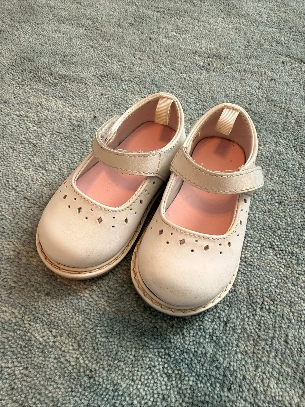 Girls White Mary Jane Dress Shoes with Cutout Detail